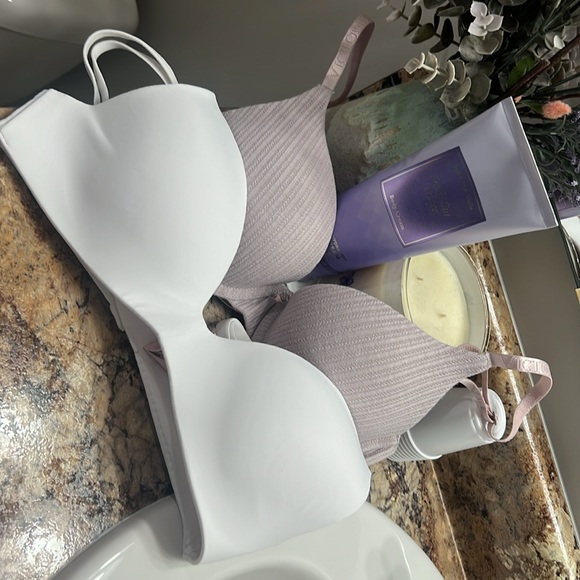 2 brand new Victoria’s Secret bras - Picture 2 of 12